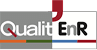 Logo Qualit EnR sur fond gris et blanc avec accent rouge. Texte "Qualit" blanc, "EnR" noir/gris. Bandes orange, vert, bleu, rouge en bas.